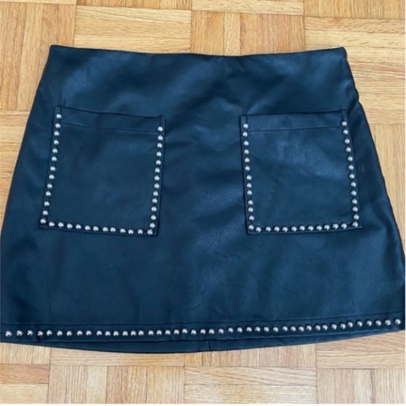 Black Leather Mini Skirt With Studs (Size: Medium) - Picture 1 of 3